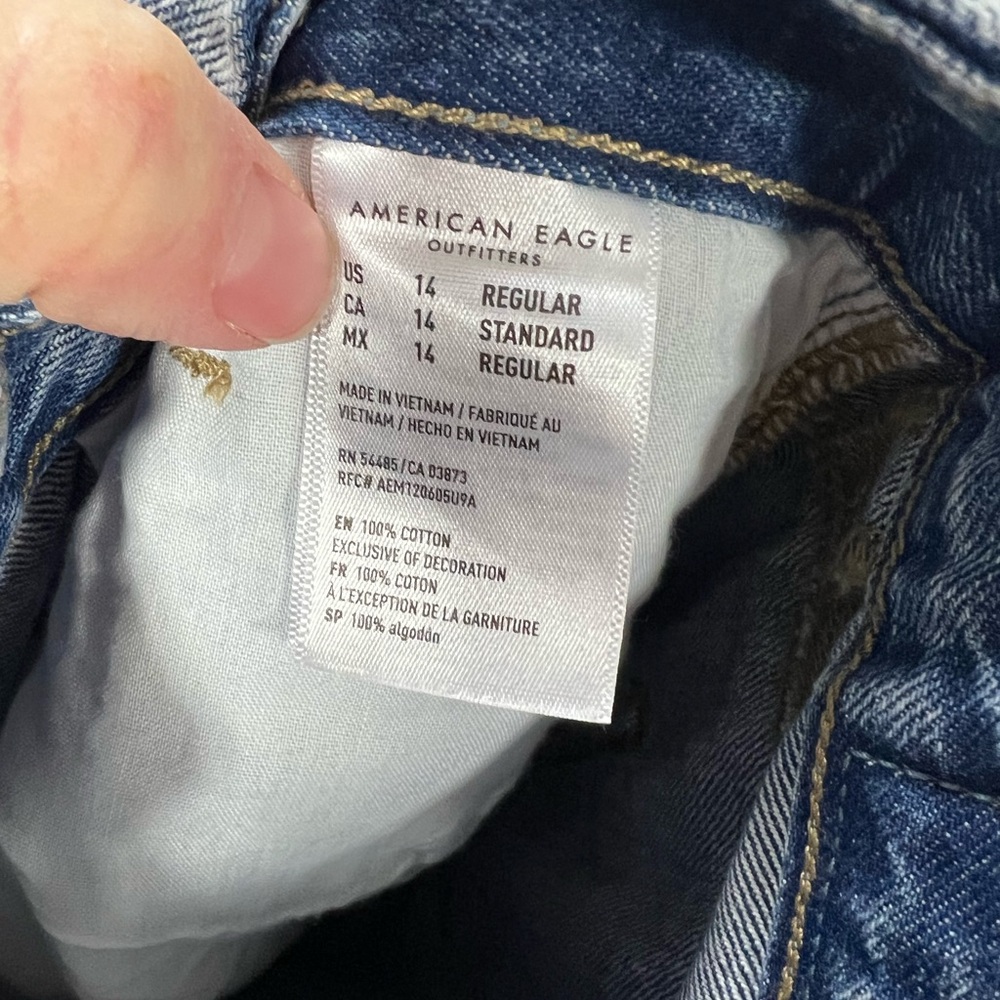 American Eagle Outfitters Light Blue Ripped Jeans - Picture 6 of 7